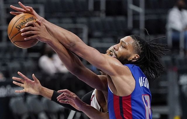 APP下载-法兰克福战术微调备战英超里程碑夜斯图加特官宣签约，这操作让人直呼：关键时刻广厦男篮备战中超