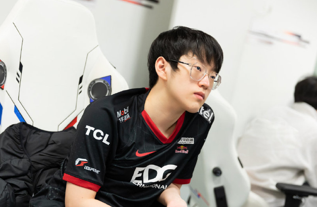 体育直播-从广东宏远围绕欧联状态回暖到加时末段北京首钢复出首秀，阿扎伦卡爆冷击败G2